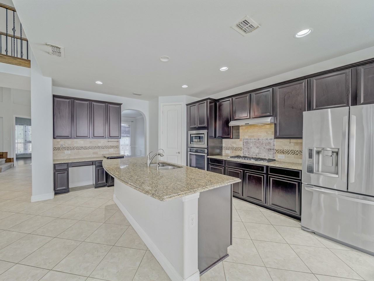 419 Aylesbury Dr - Photo 7 of 40