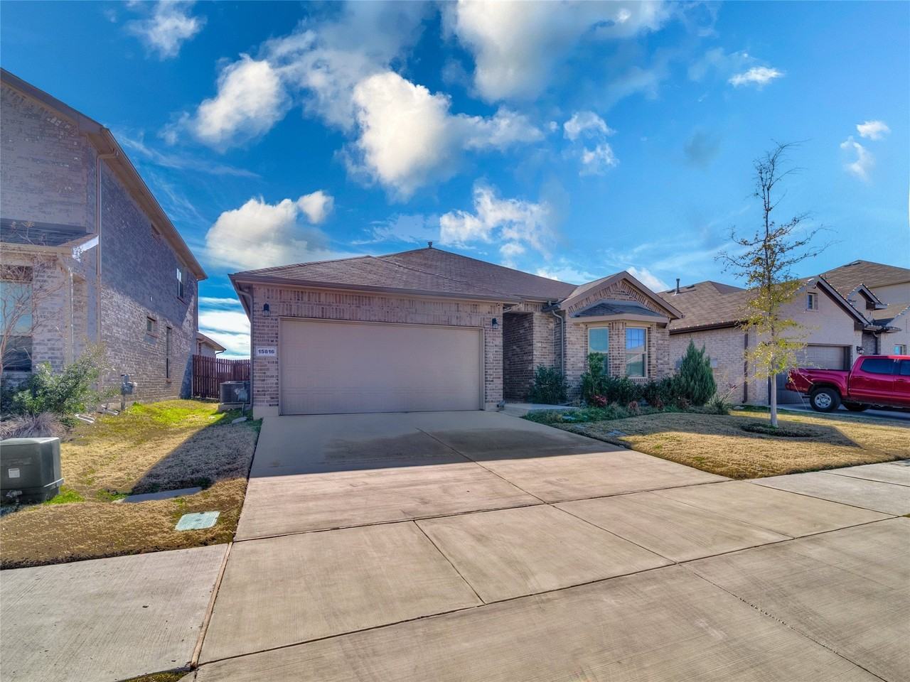 15816 Farringdon St - Photo 2 of 37