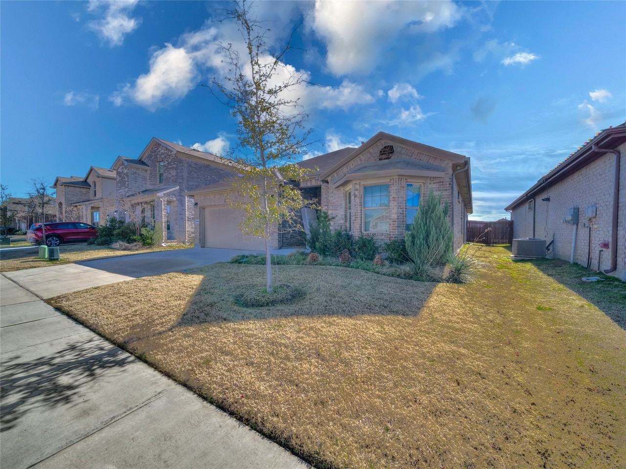 15816 Farringdon St - Photo 3 of 37
