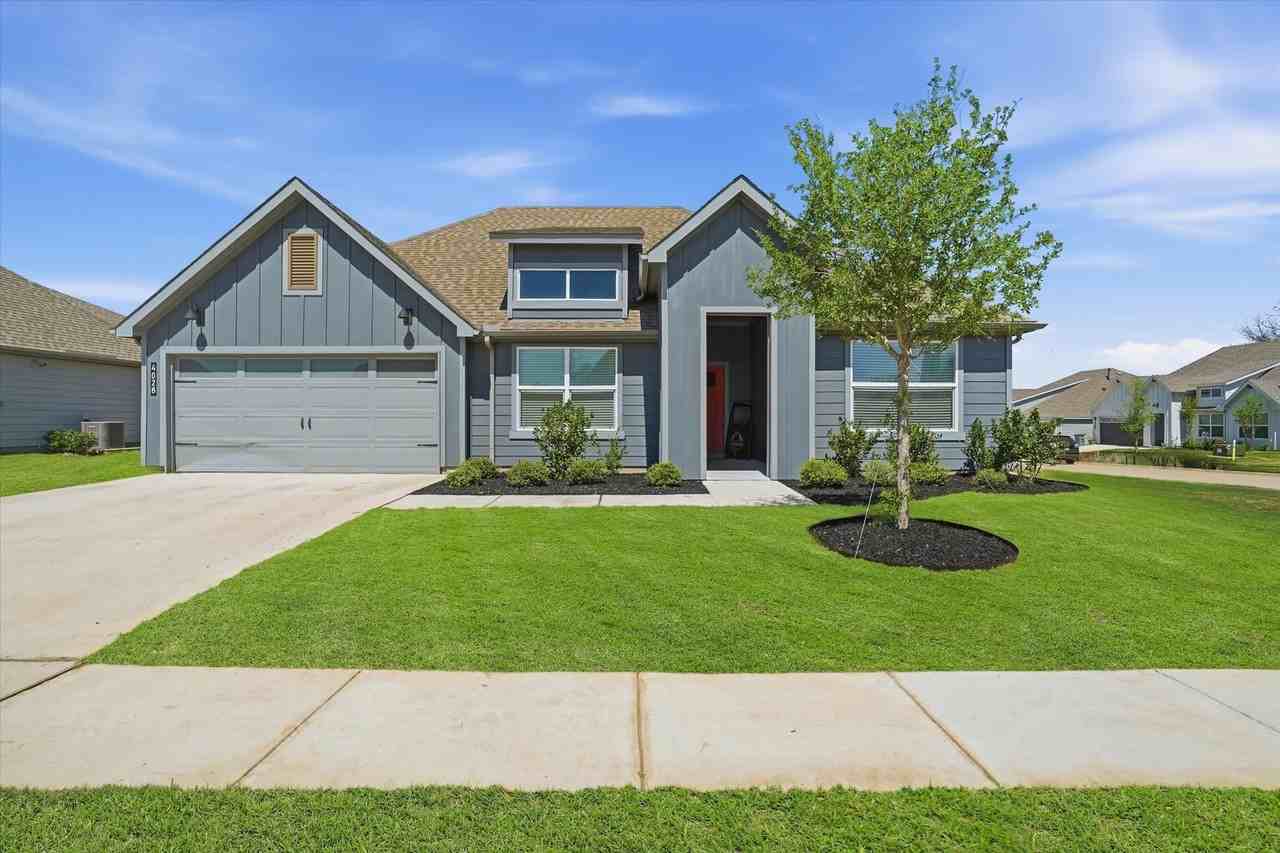 4028 Cornerstone Cir - Photo 3 of 38