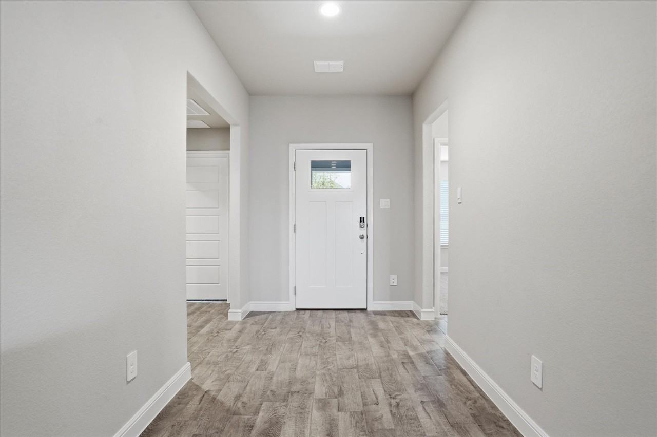 4028 Cornerstone Cir - Photo 4 of 38
