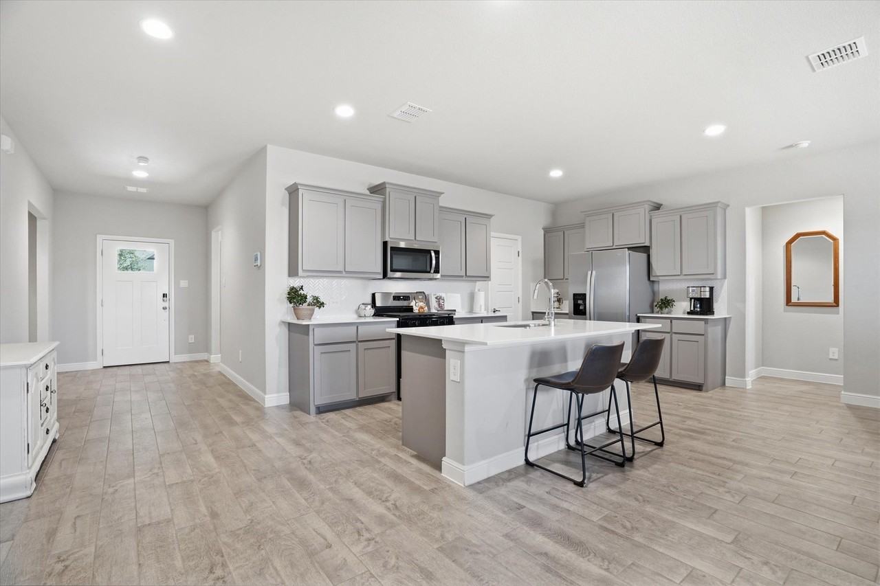 4028 Cornerstone Cir - Photo 5 of 38