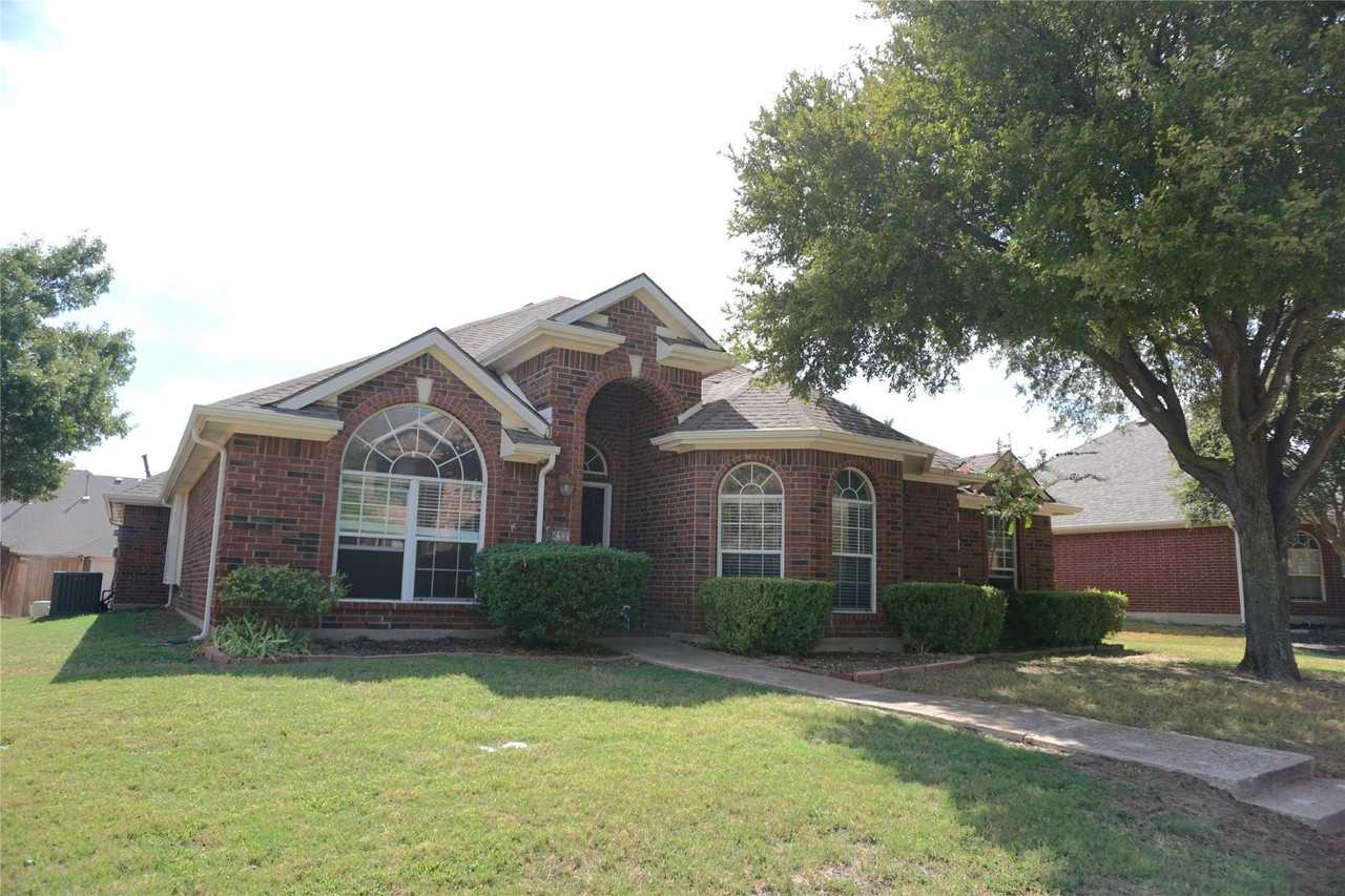 1413 Macrae Ct - Photo 2 of 36