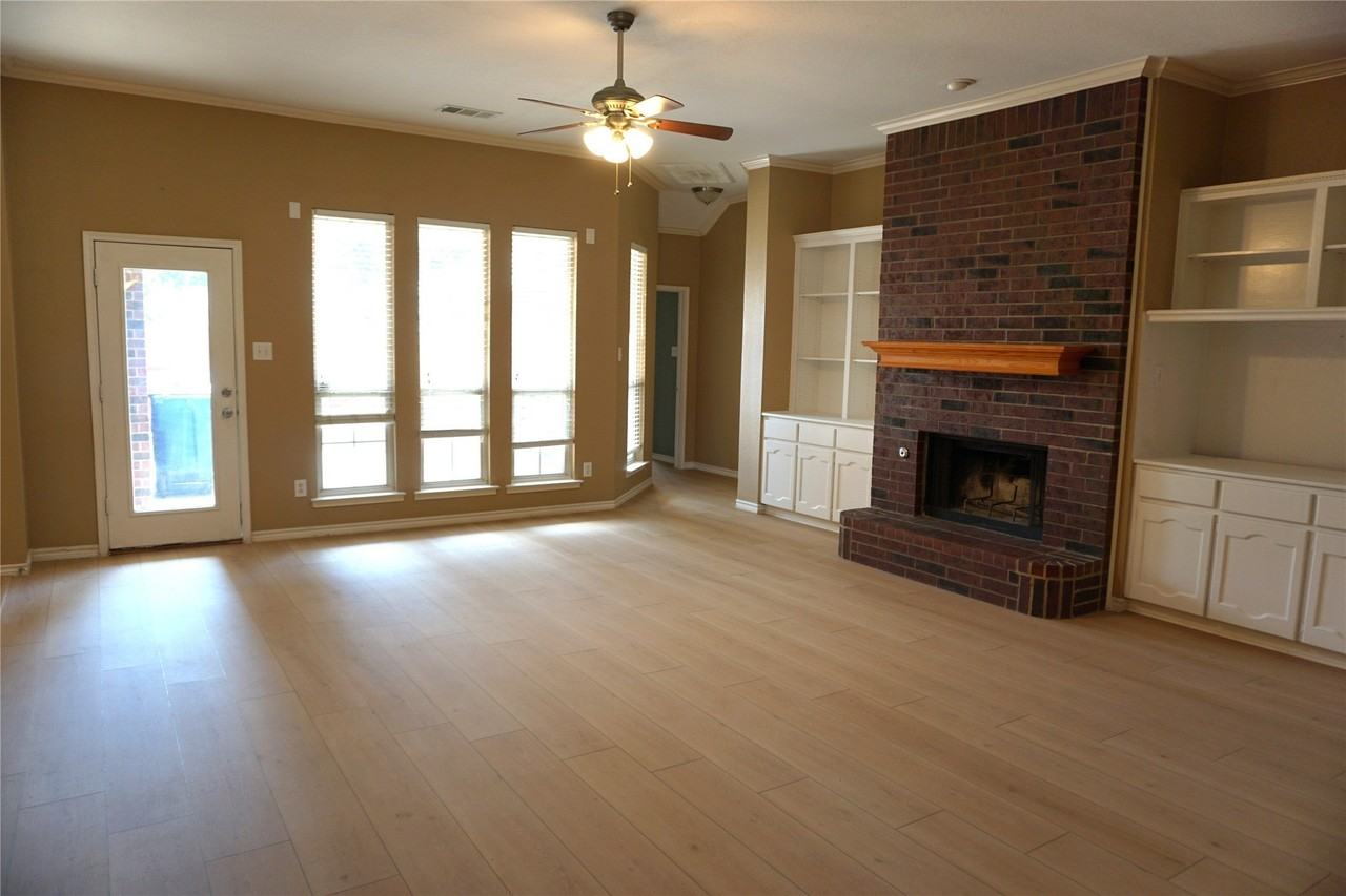 1413 Macrae Ct - Photo 4 of 36