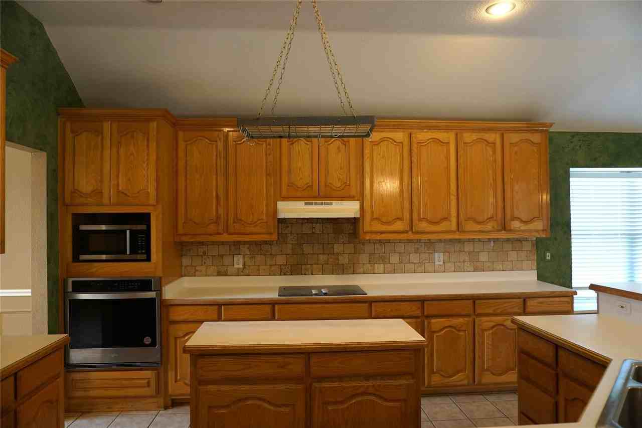 1413 Macrae Ct - Photo 5 of 36