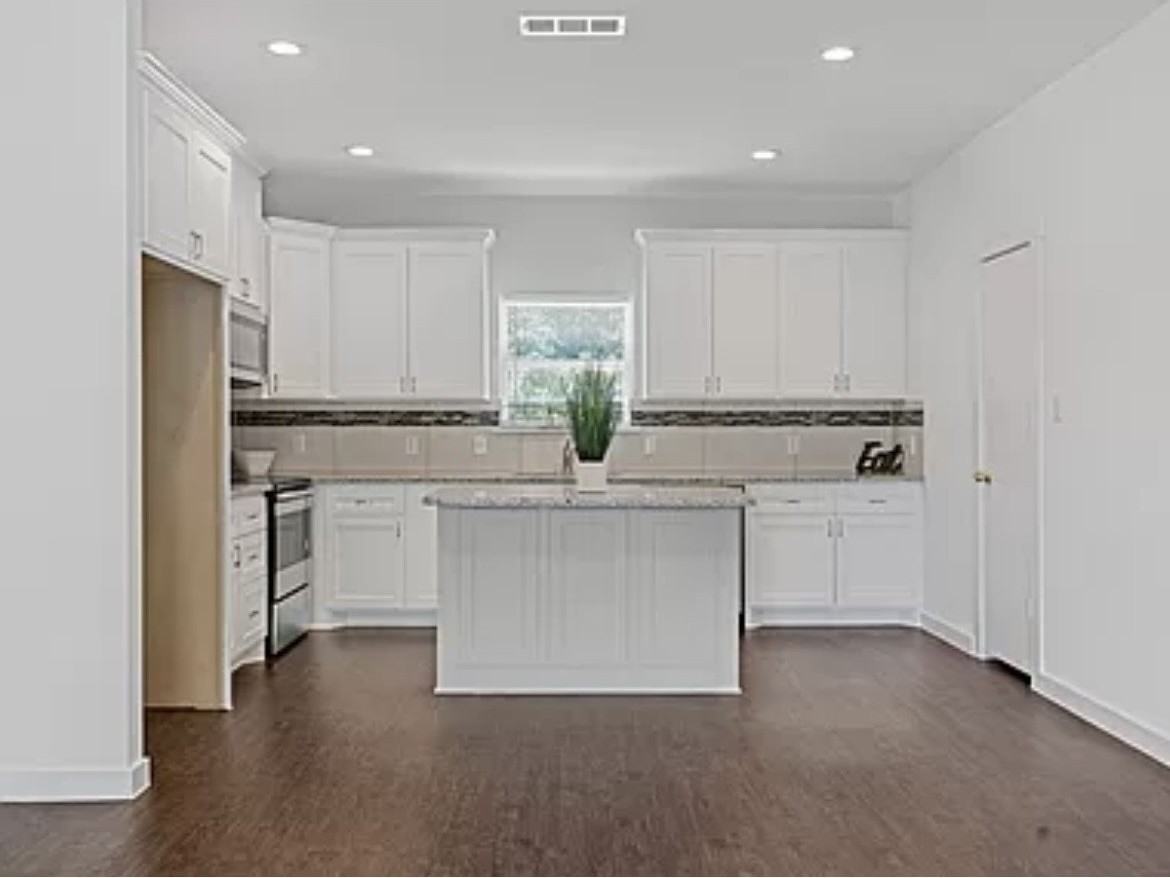 4703 Columbia Ave #104 - Photo 7 of 17
