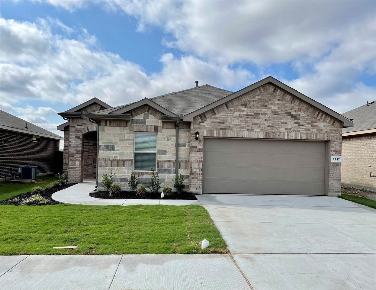 9717 Hickory Knob Dr - Photo 3 of 36