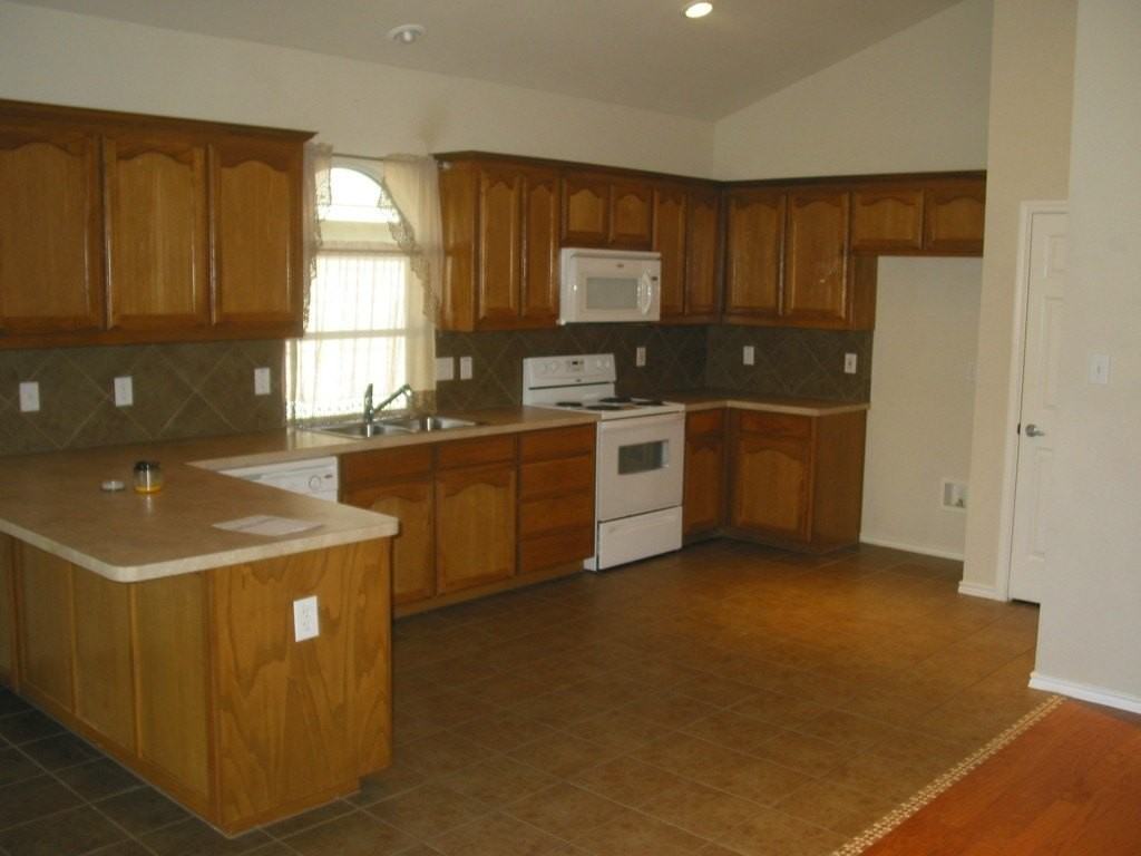 14013 Firebush Ln - Photo 6 of 10