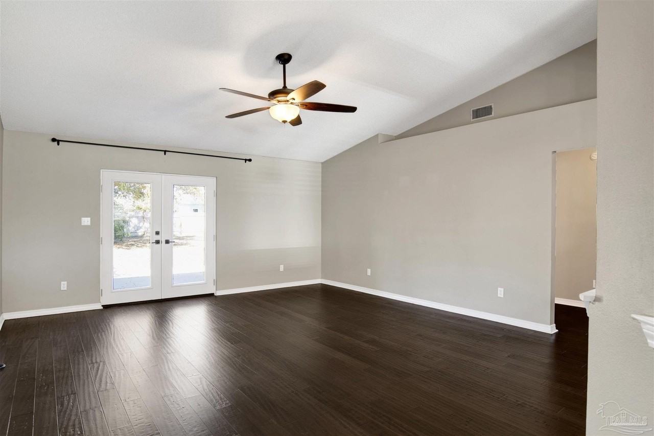 512 Batten Blvd - Photo 5 of 31