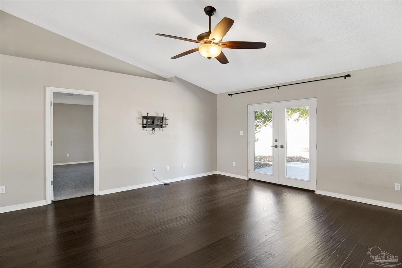 512 Batten Blvd - Photo 6 of 31