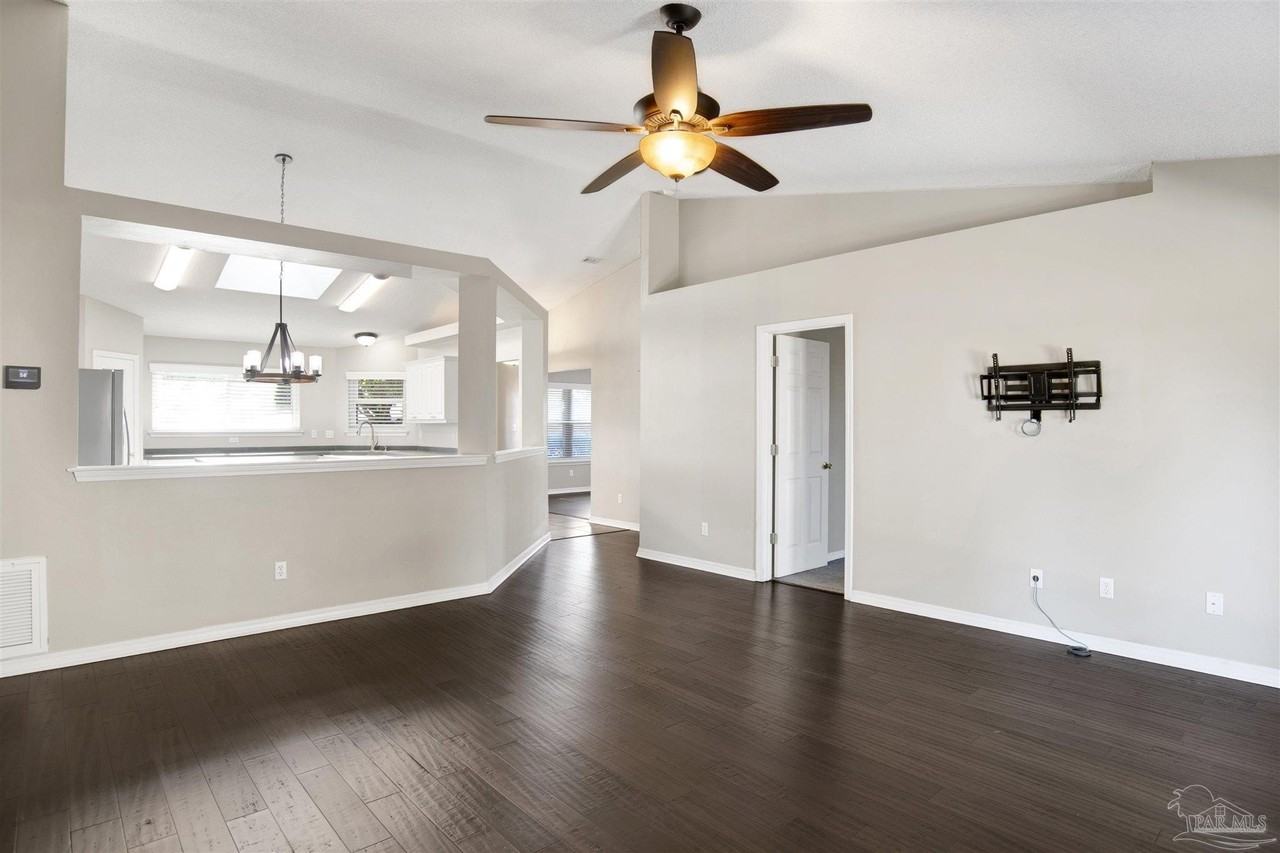 512 Batten Blvd - Photo 7 of 31