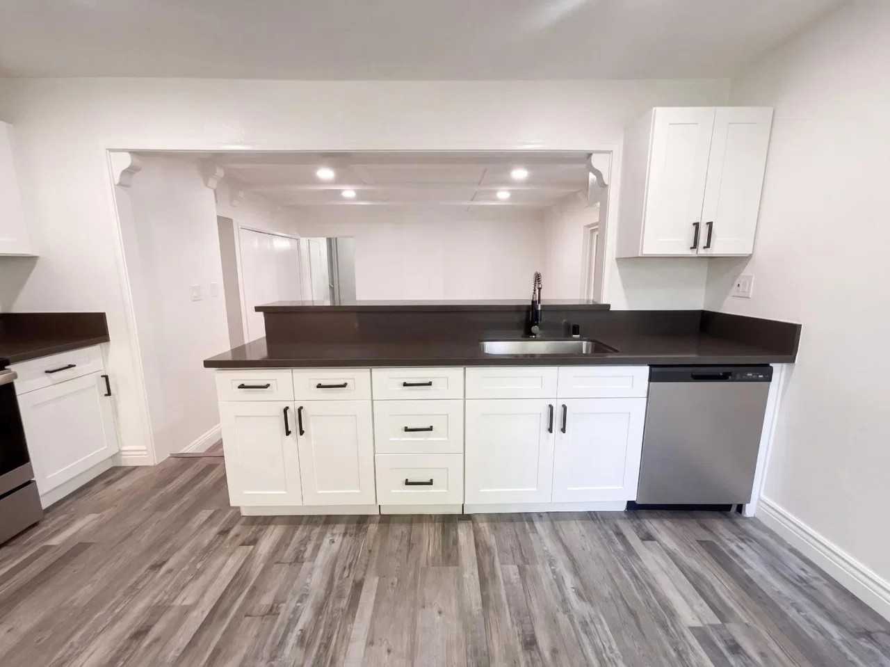 6150 Parkoaks Drive - Photo 2 of 10
