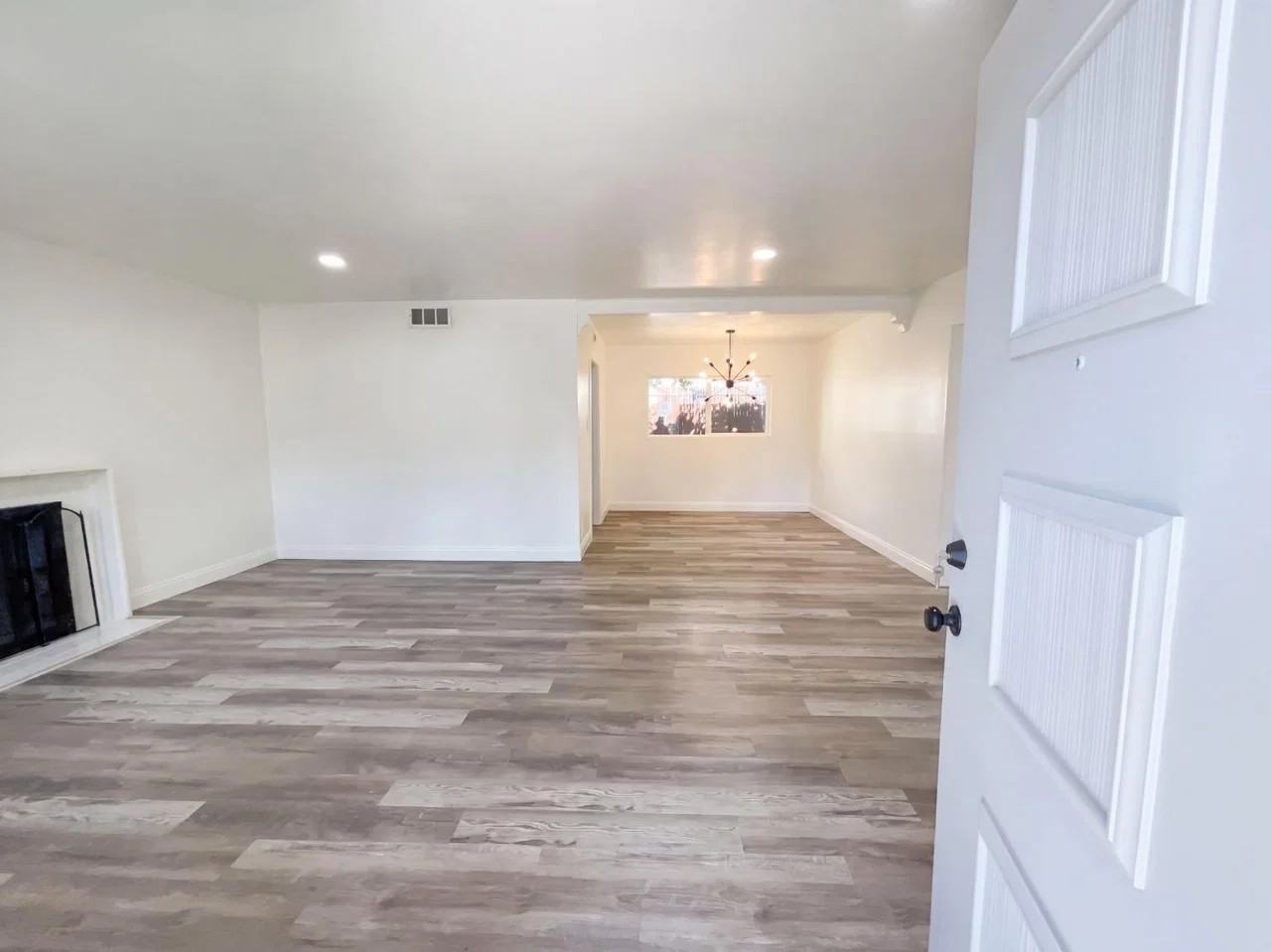 6150 Parkoaks Drive - Photo 5 of 10