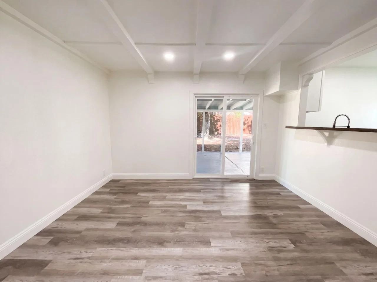 6150 Parkoaks Drive - Photo 7 of 10