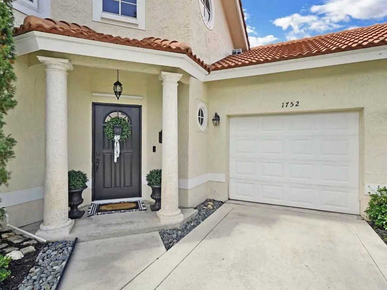 1752 Harborside Cir - Photo 4 of 26