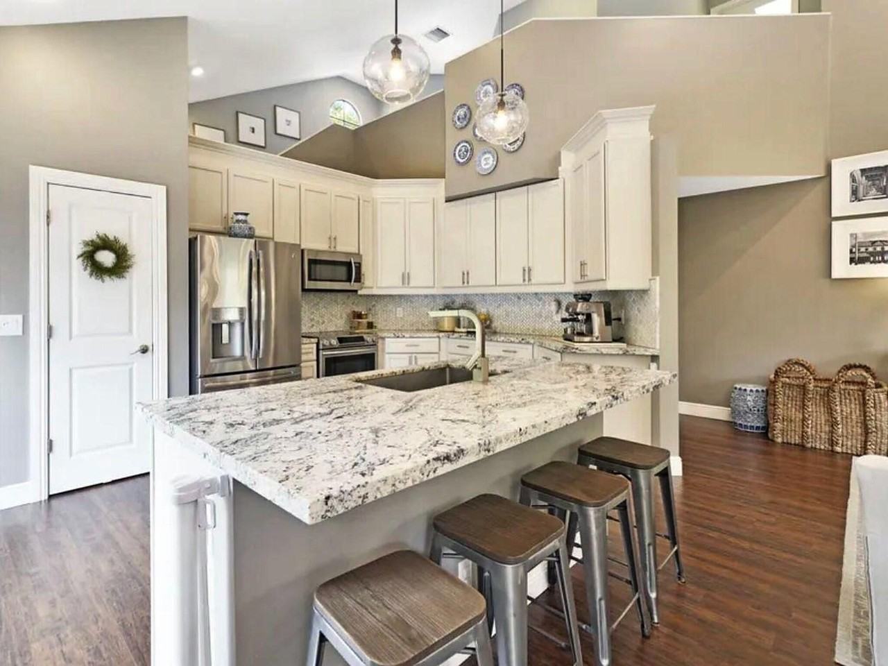 1752 Harborside Cir - Photo 5 of 26
