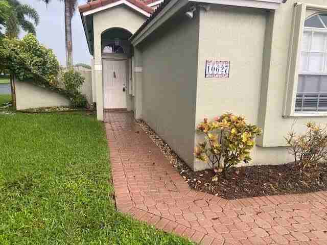 10627 Nw 7th St - Photo 2 of 3