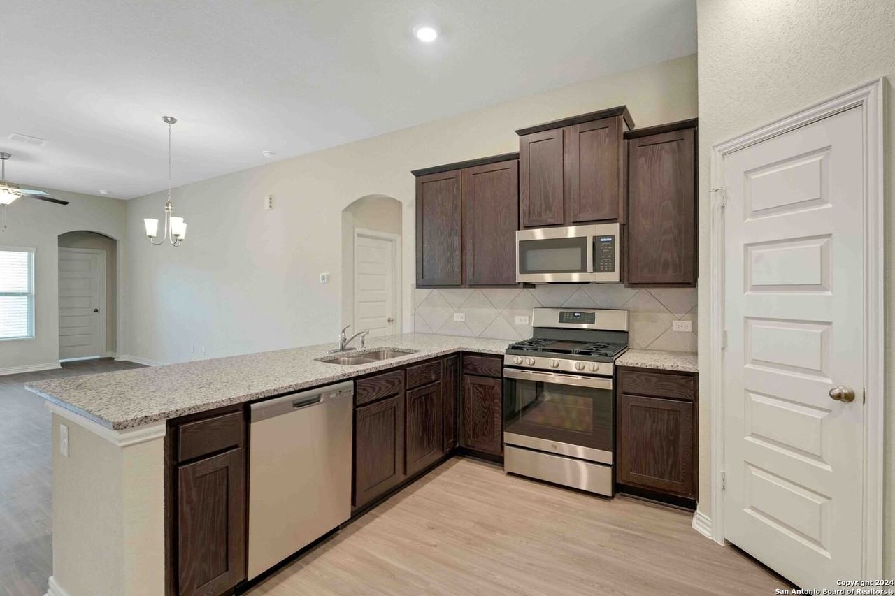 9318 Frio Lndg - Photo 4 of 26