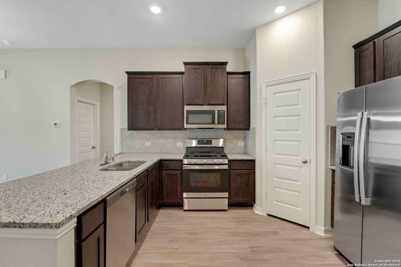 9318 Frio Lndg - Photo 5 of 26