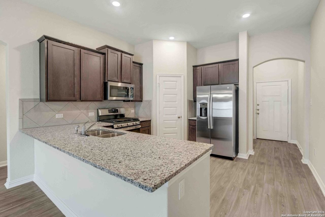 9318 Frio Lndg - Photo 6 of 26