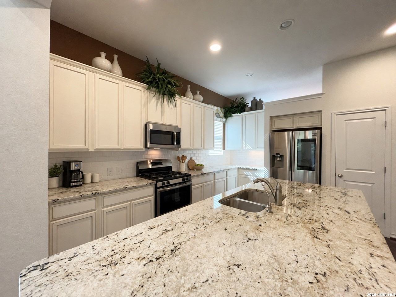 3793 Lariat Dr - Photo 5 of 50