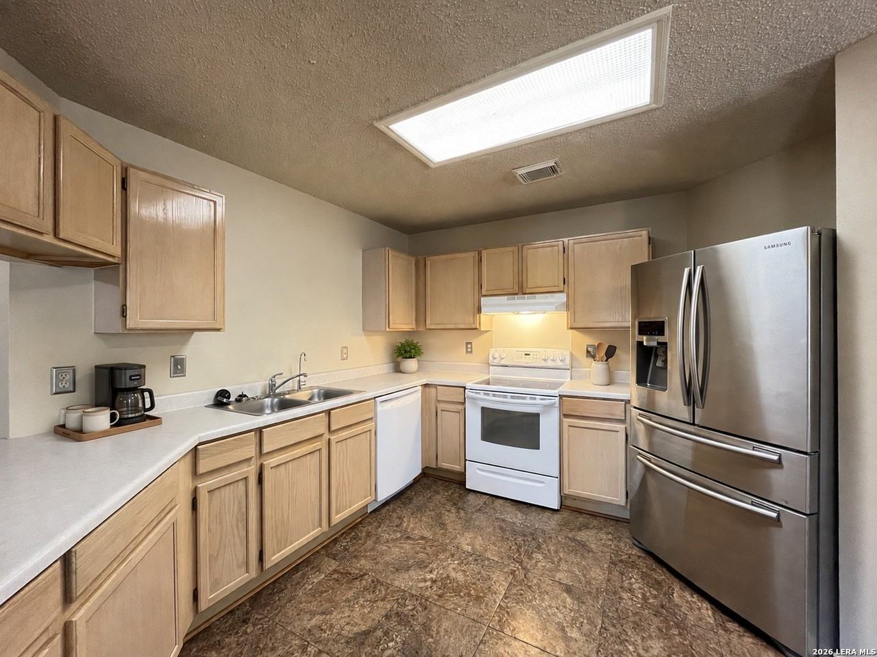 6426 Regency Ln - Photo 5 of 46