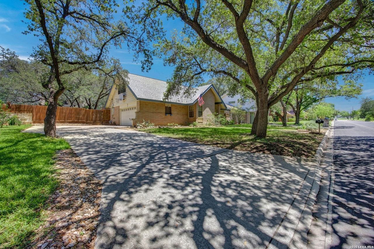 615 Serenade Dr - Photo 5 of 50