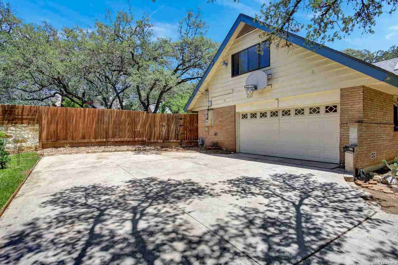 615 Serenade Dr - Photo 7 of 50