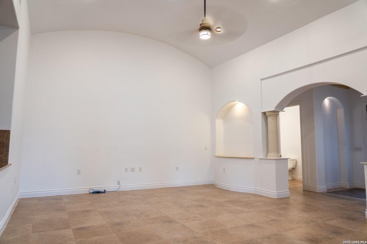 22218 Rivolta Ln - Photo 3 of 40