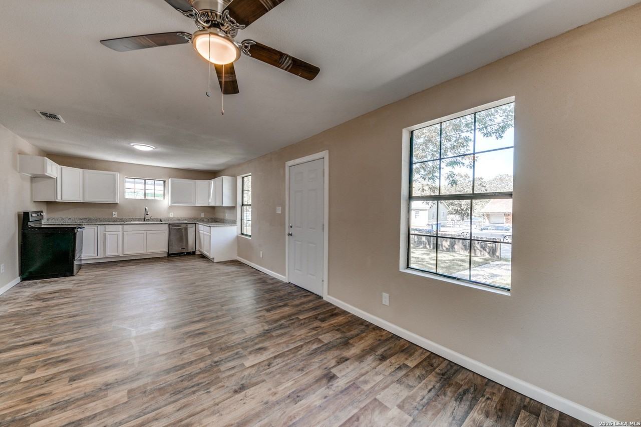 142 Sargent St - Photo 7 of 29