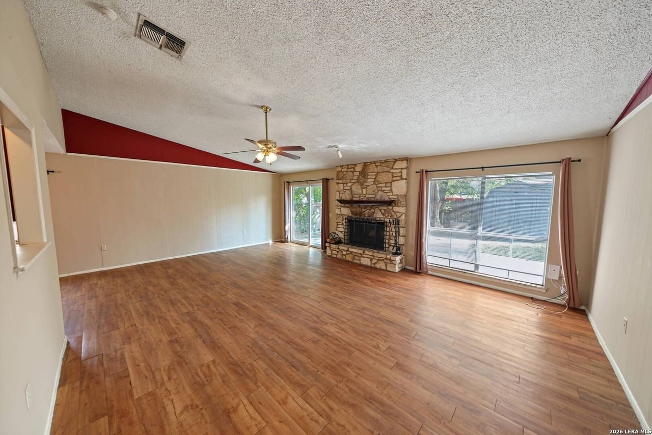5910 Patrick Henry St - Photo 7 of 32