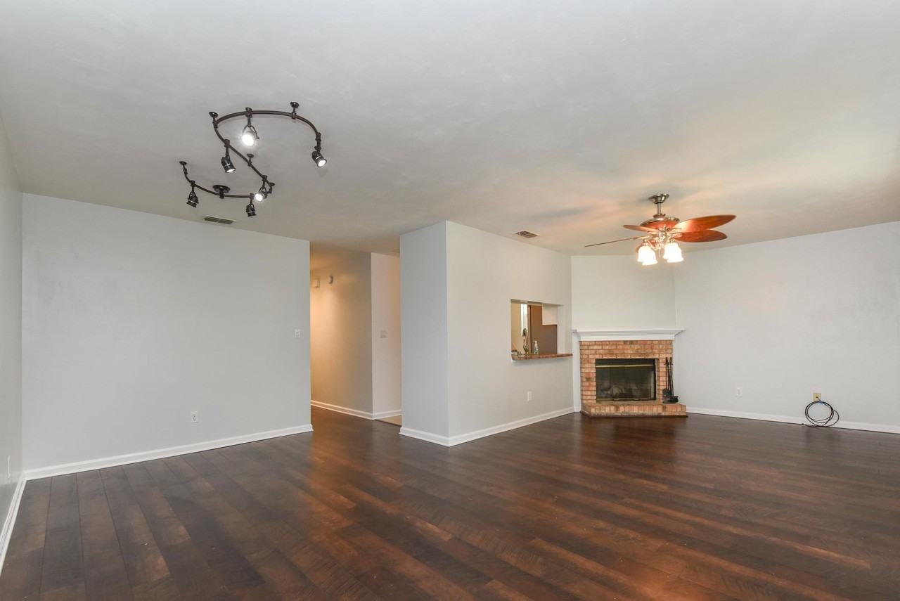 2046 Gardenbrook Ln - Photo 3 of 17