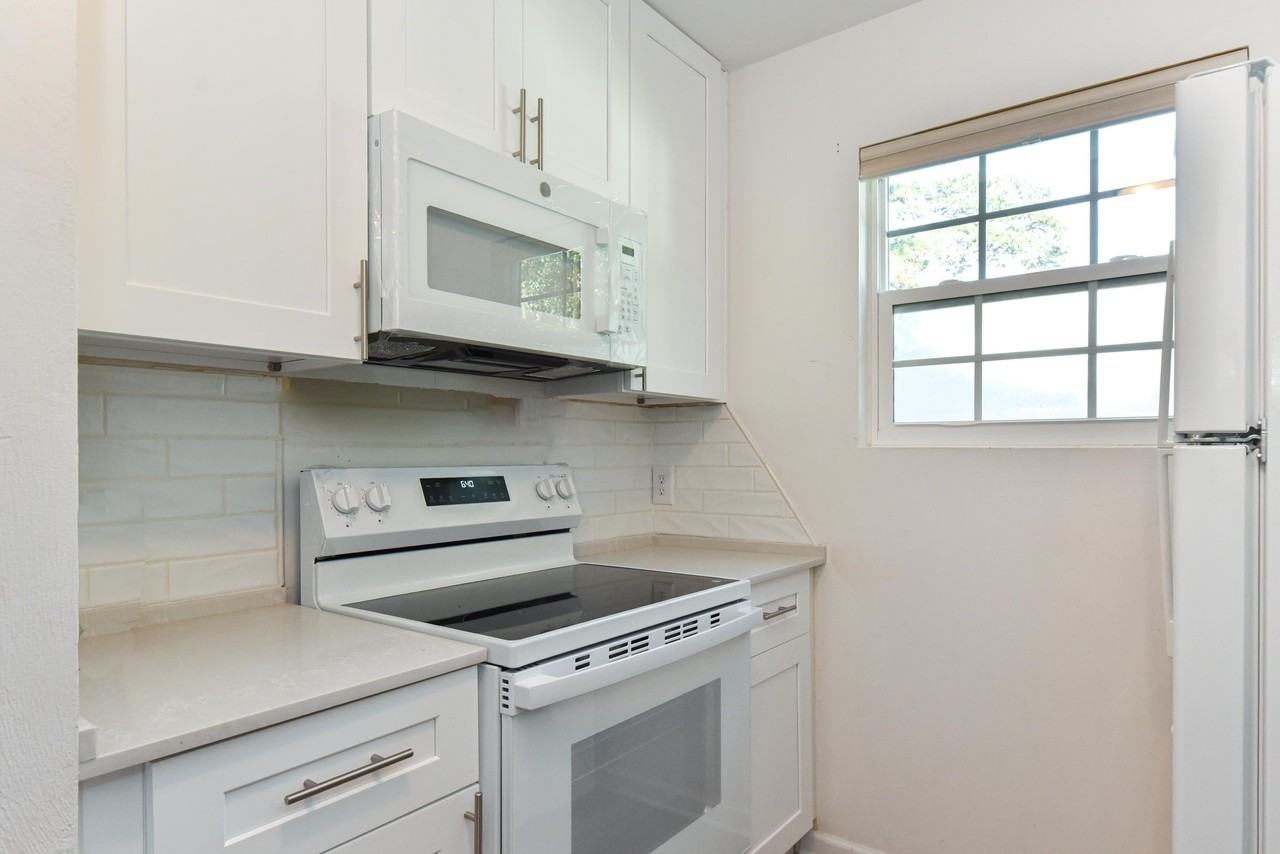 2046 Gardenbrook Ln - Photo 7 of 17