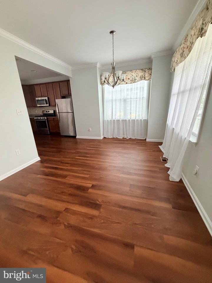 309 Mill Pond Ave - Photo 3 of 40