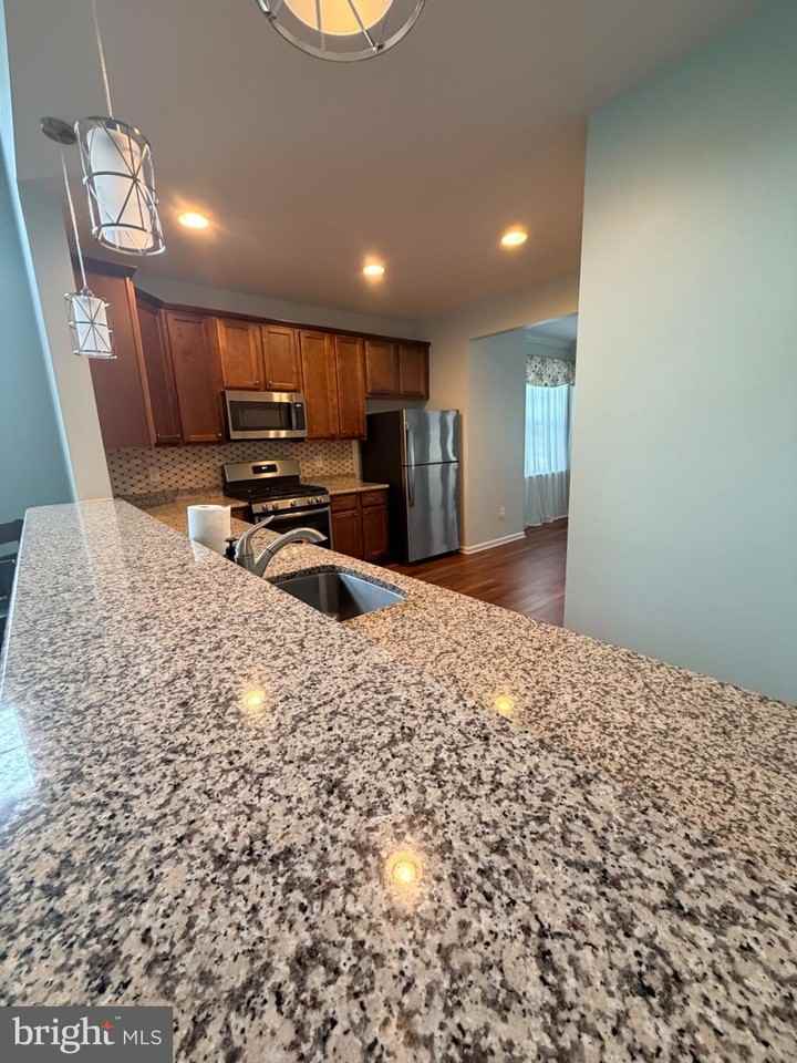 309 Mill Pond Ave - Photo 7 of 40