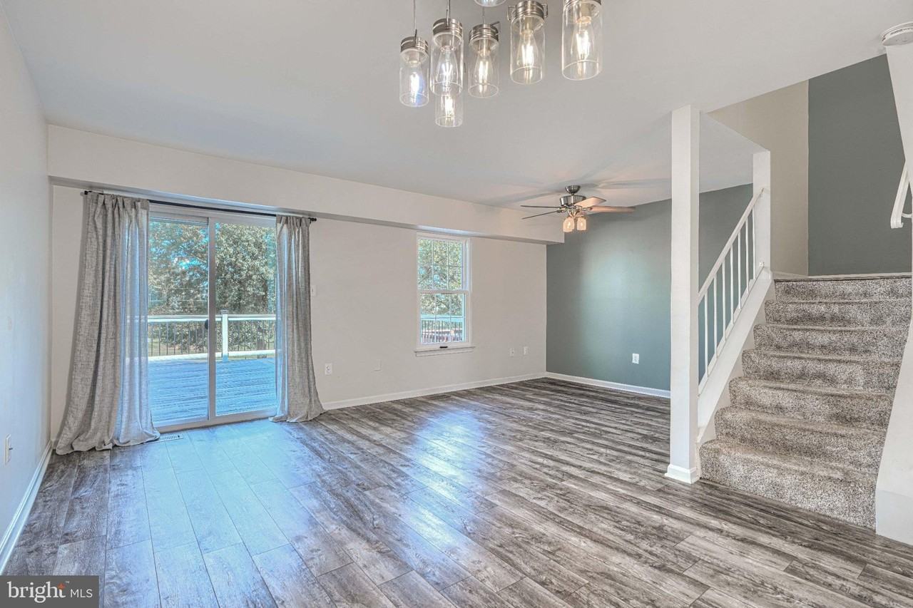 1306 Creekland Ct - Photo 7 of 50