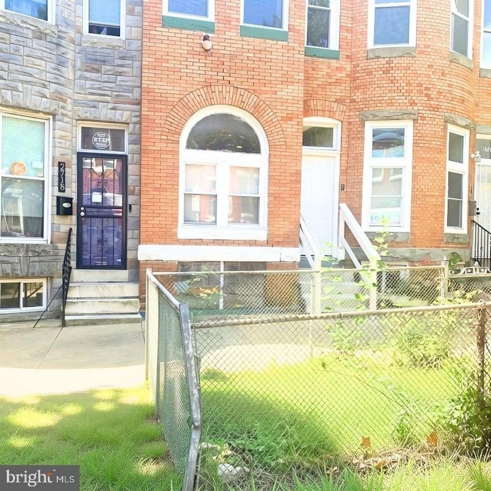 2720 Parkwood Ave - Photo 2 of 20