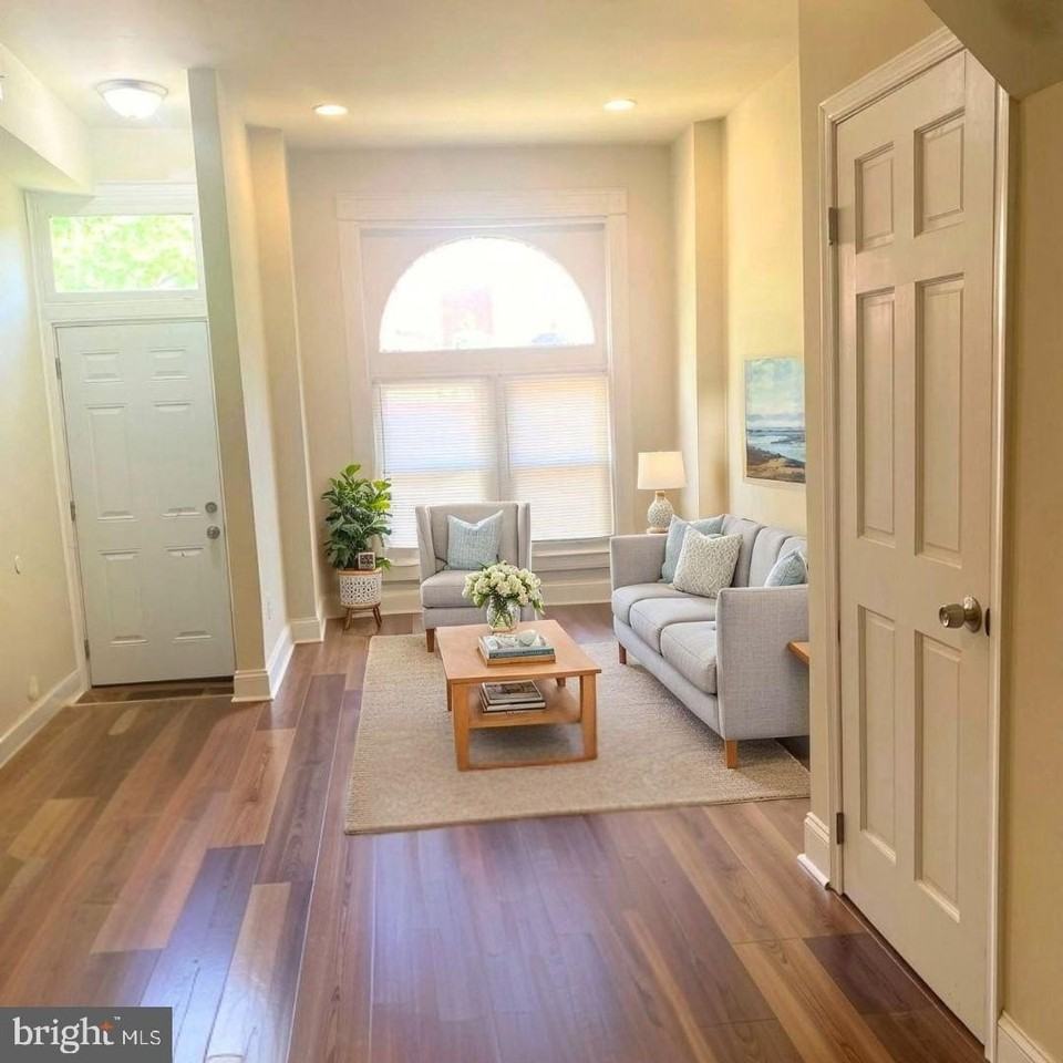 2720 Parkwood Ave - Photo 3 of 20