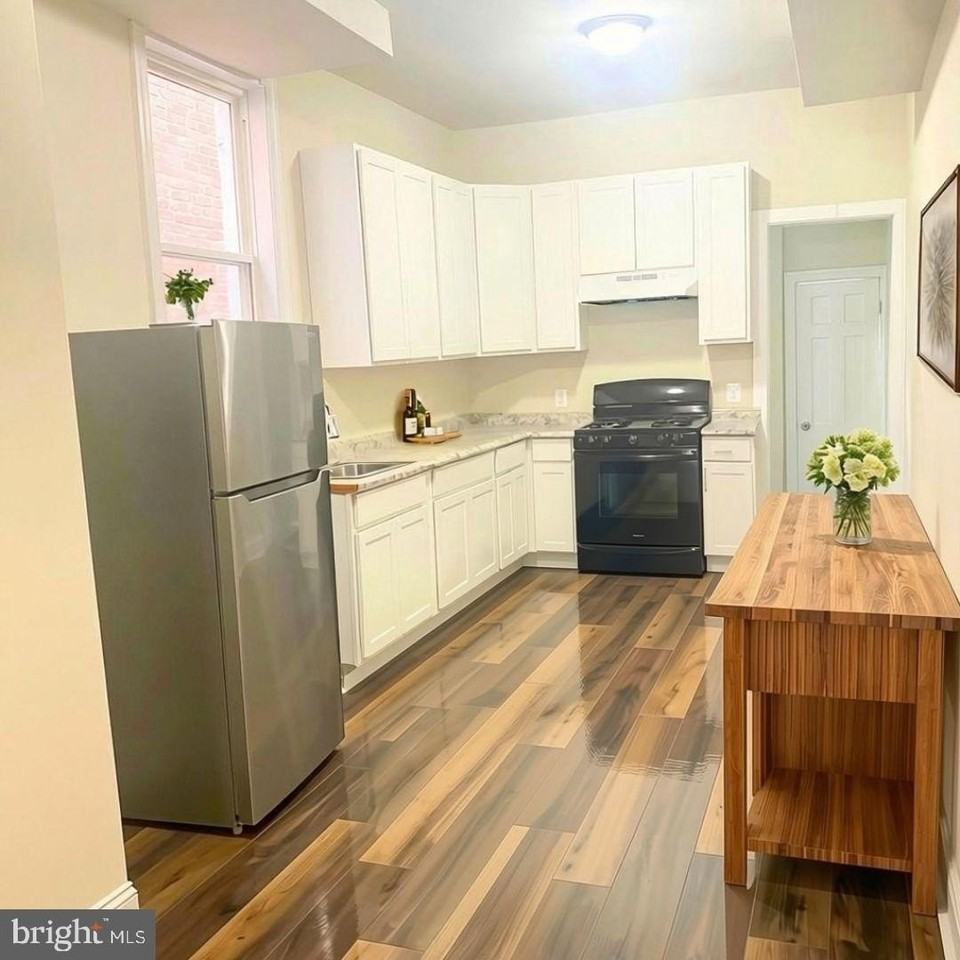 2720 Parkwood Ave - Photo 4 of 20