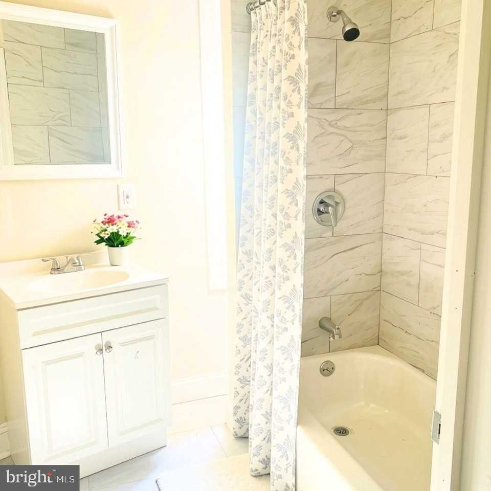 2720 Parkwood Ave - Photo 5 of 20