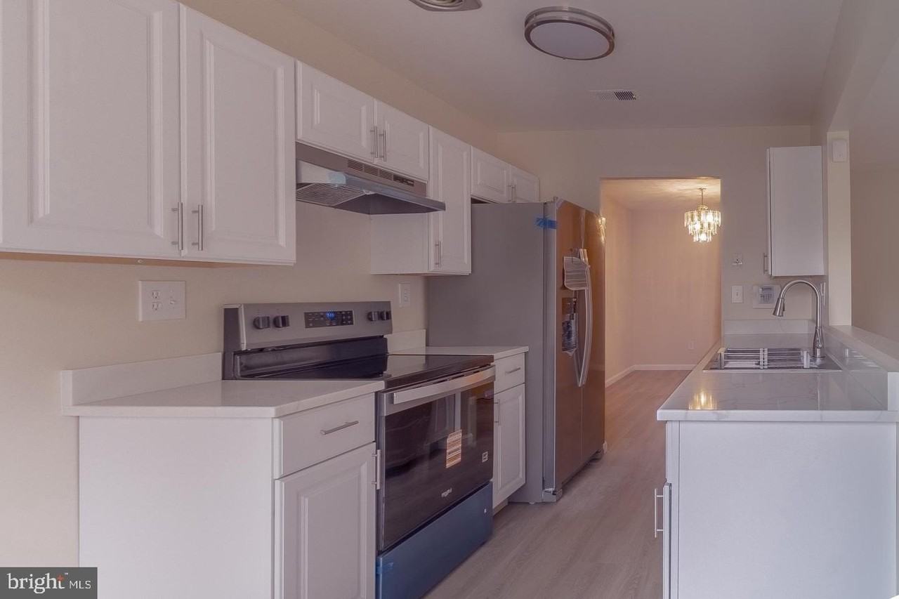 9416 Penshurst Ct - Photo 3 of 25
