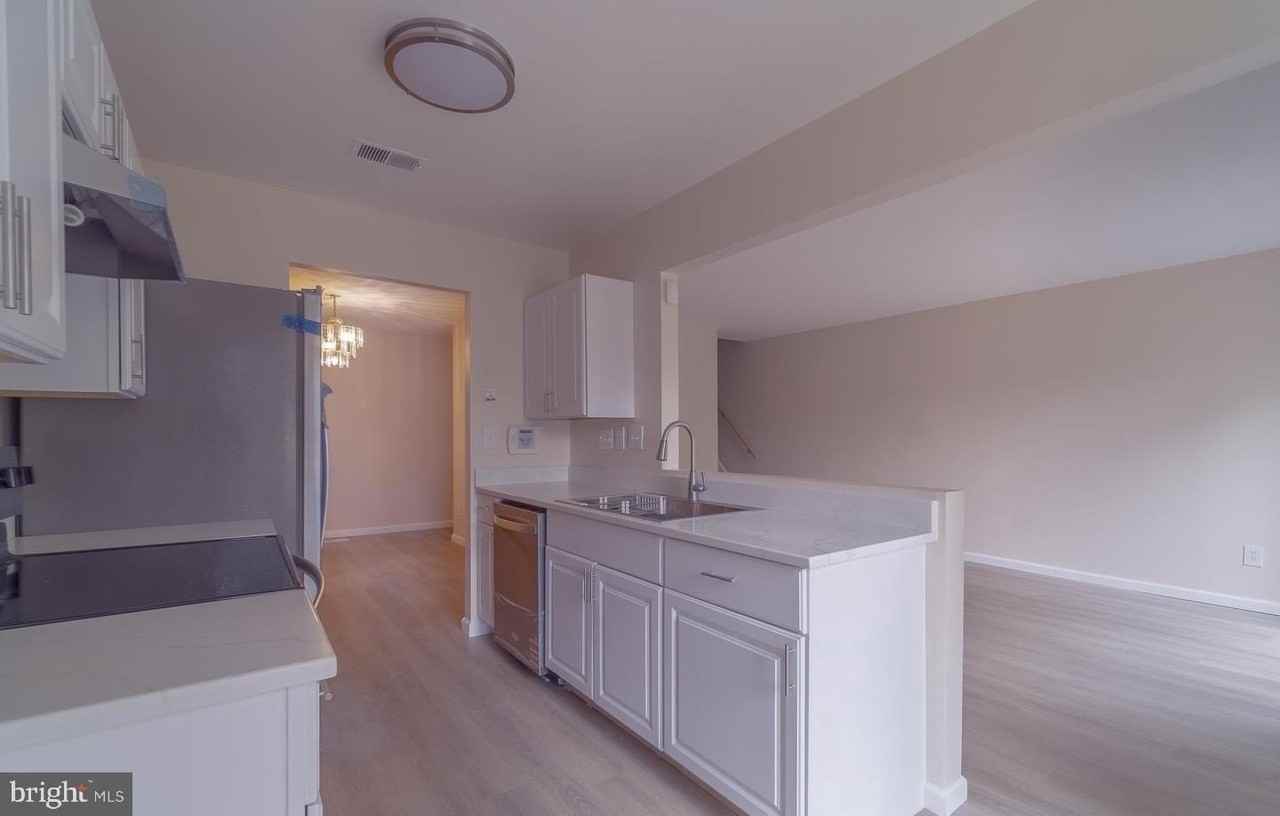 9416 Penshurst Ct - Photo 4 of 25