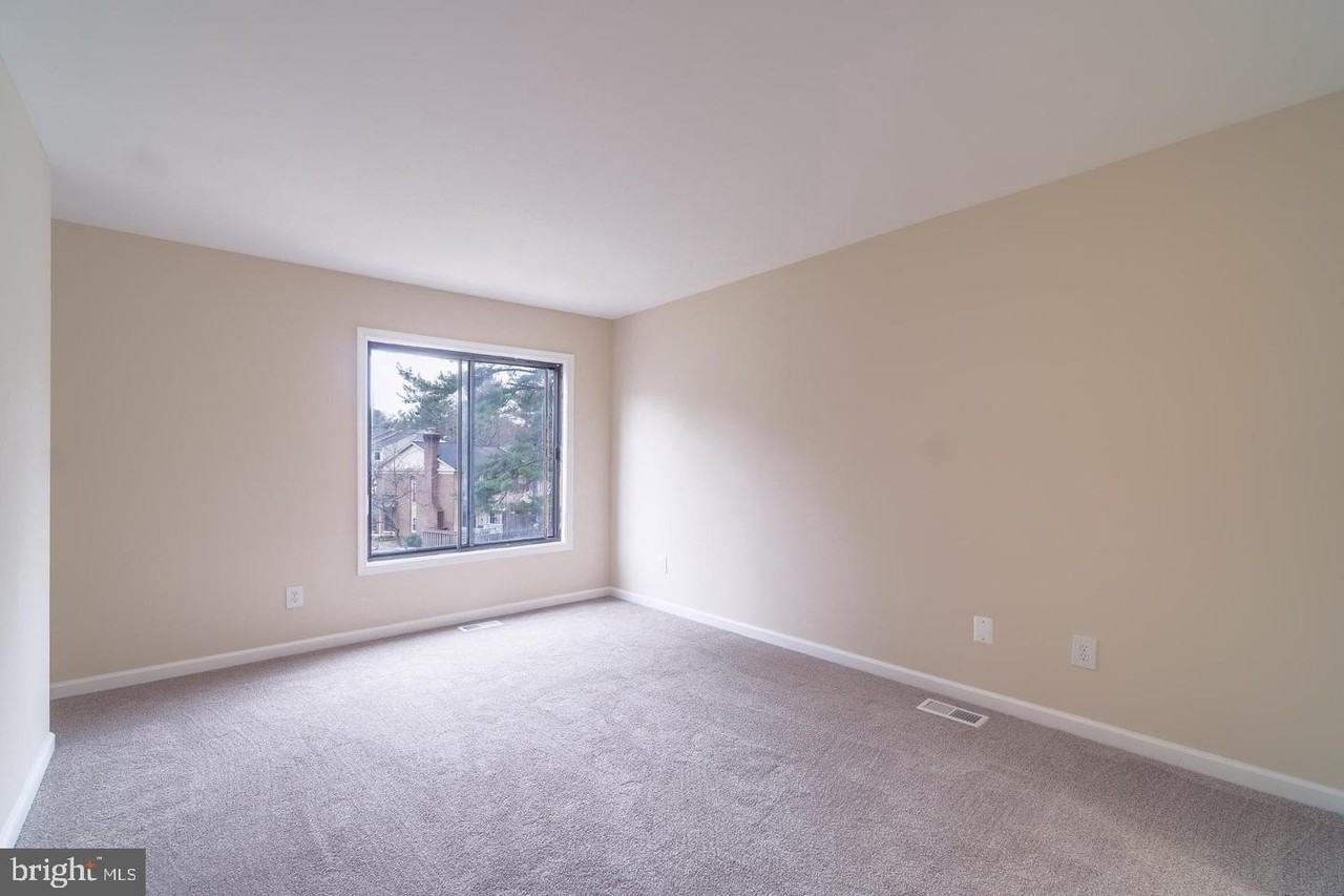 9416 Penshurst Ct - Photo 6 of 25