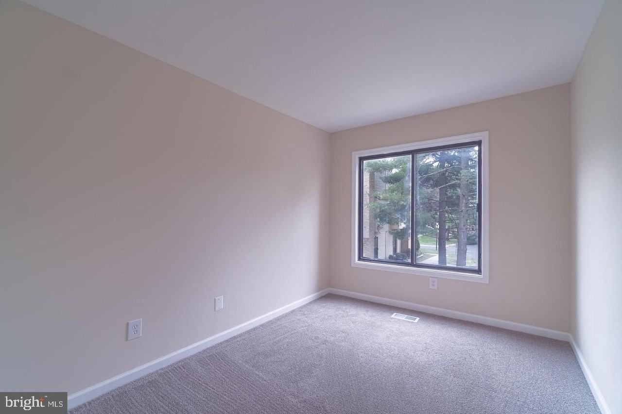 9416 Penshurst Ct - Photo 7 of 25