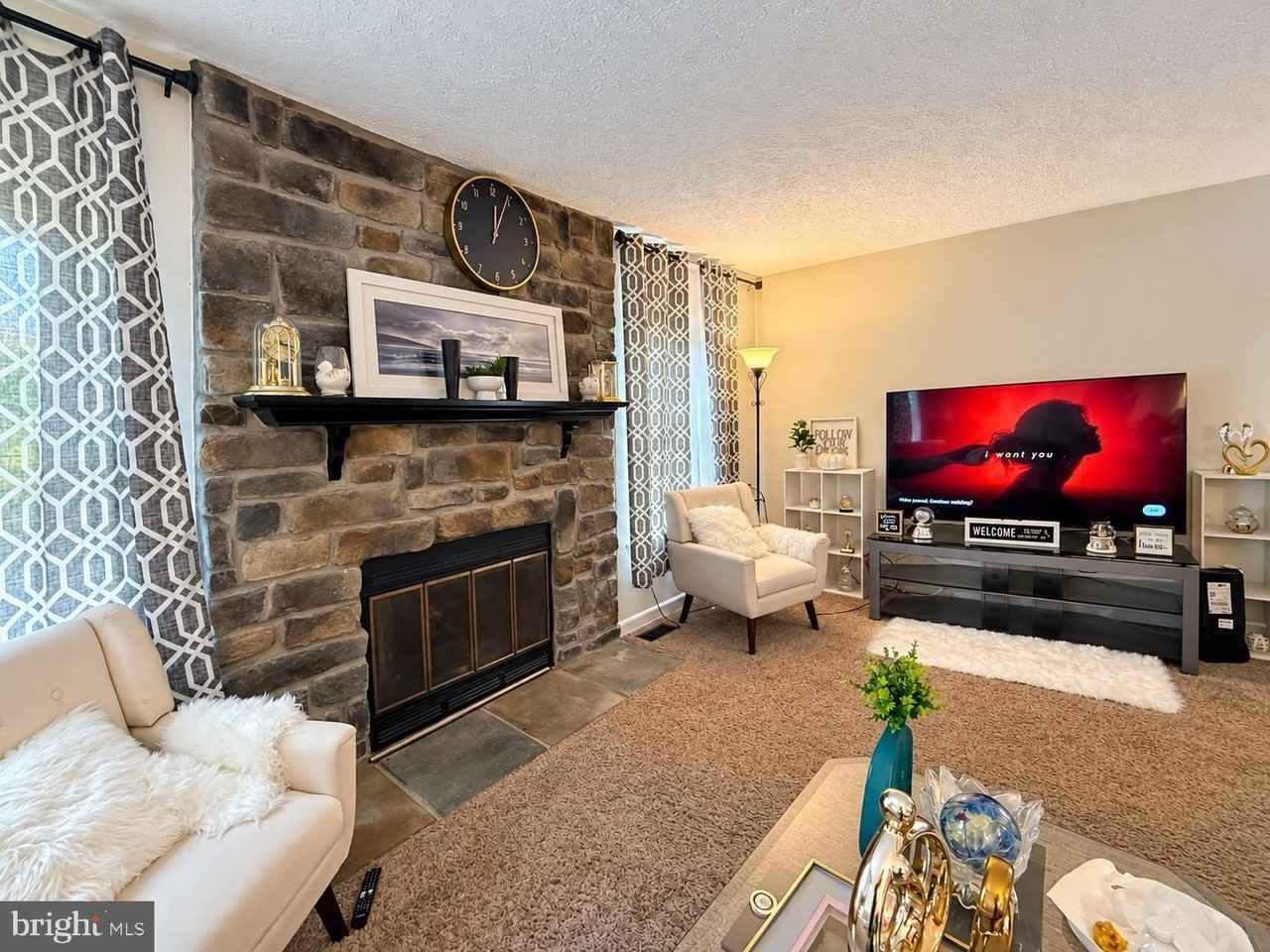 43 Stoneshire Dr - Photo 5 of 15