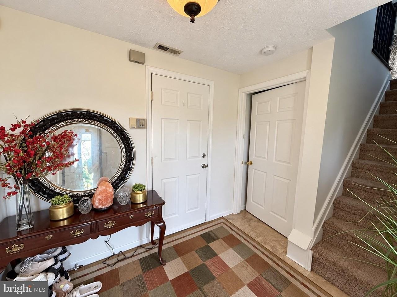 43 Stoneshire Dr - Photo 7 of 15