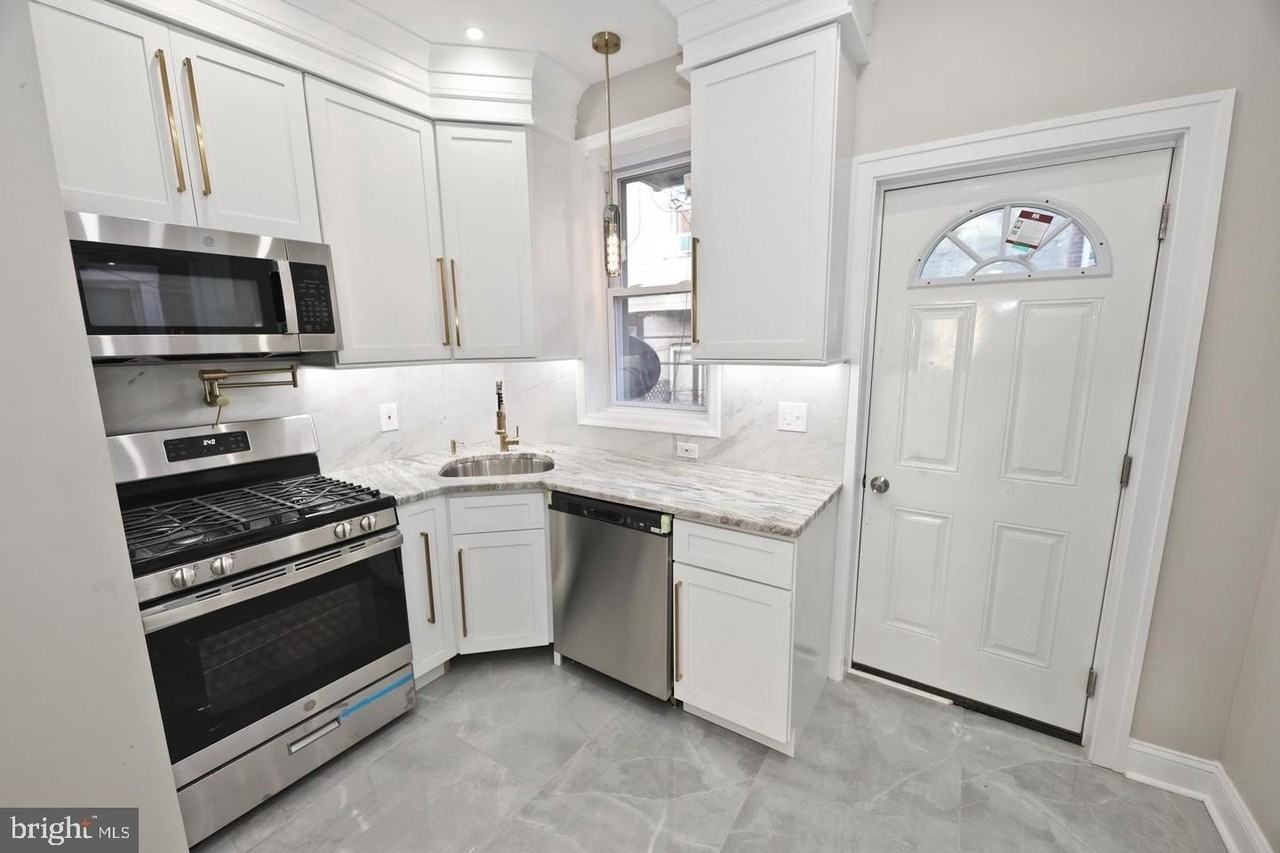 5836 Pemberton St - Photo 6 of 28