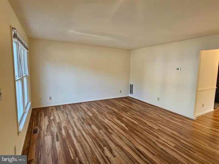 806 Grove Ave - Photo 3 of 19