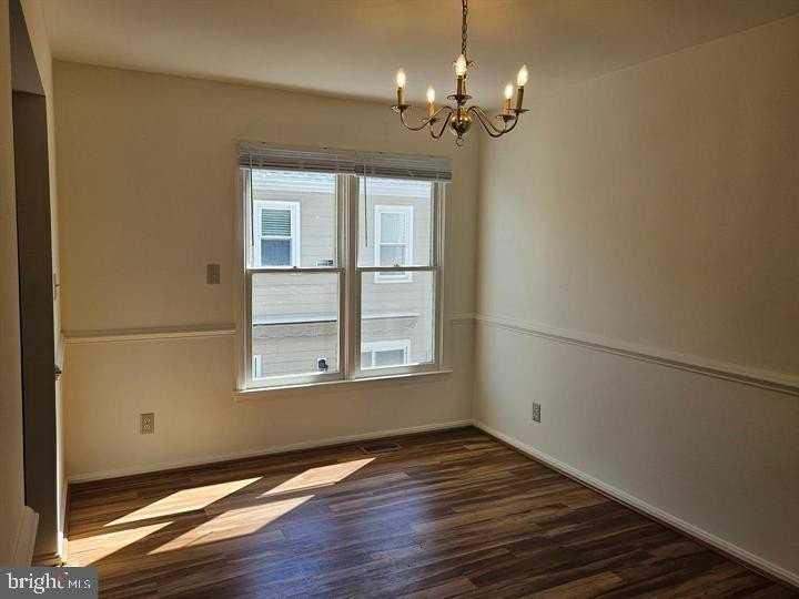806 Grove Ave - Photo 5 of 19