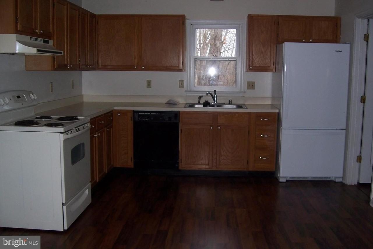1258 Lakeview Dr - Photo 3 of 18